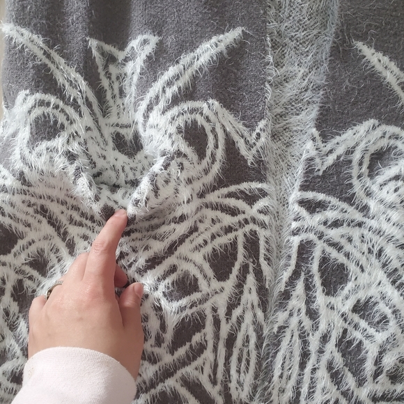 Laura Grey and White Sweater with Filigree Inspired Design Size Medium - Picture 8 of 13